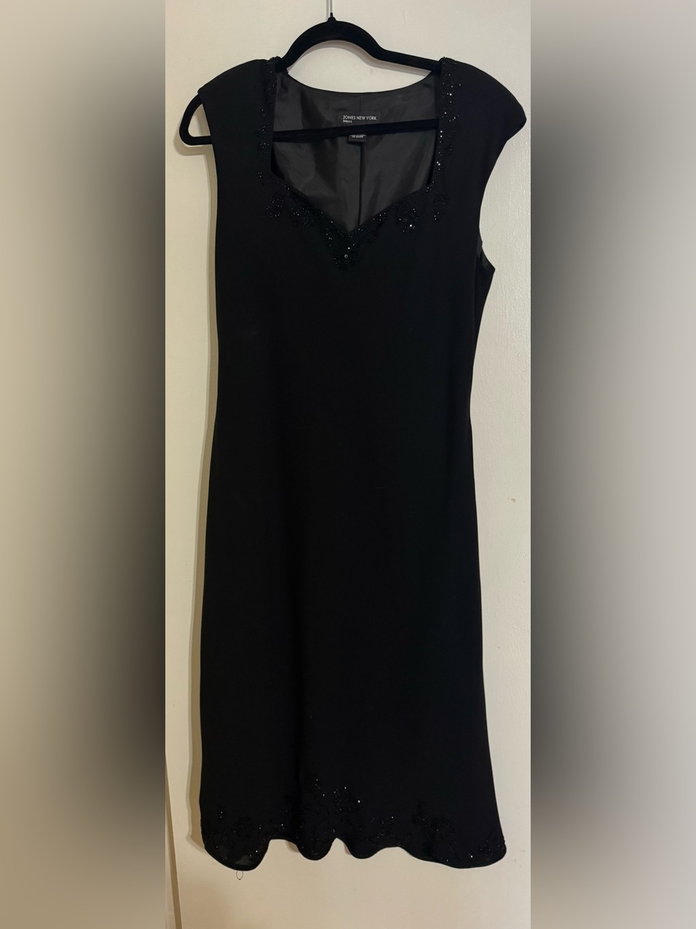 Jones New York Black Sleeveless V-Neck Dress with Bead Trim size 14